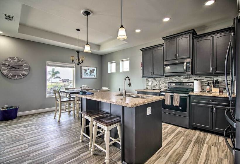 Laguna Vista Resort Style Home, Private Pool & Spa