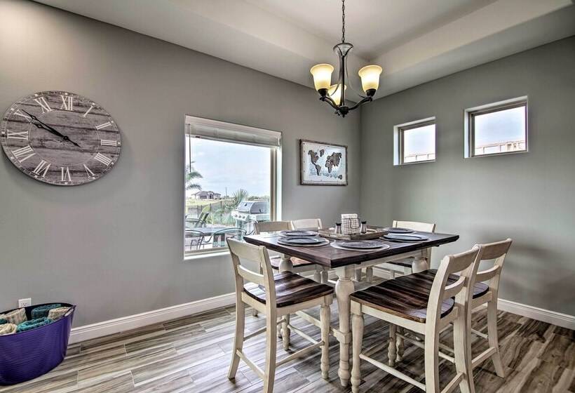 Laguna Vista Resort Style Home, Private Pool & Spa