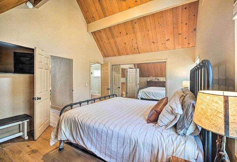 Lake Arrowhead Cabin W/ Balcony, Near Trails