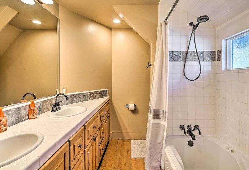 Lake Arrowhead Cabin W/ Balcony, Near Trails