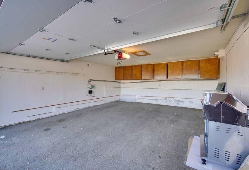 Lake Arrowhead Vacation Home W/ Decks & Grill!