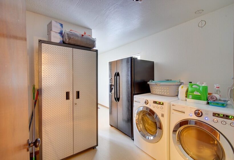 Lake Arrowhead Vacation Home W/ Decks & Grill!