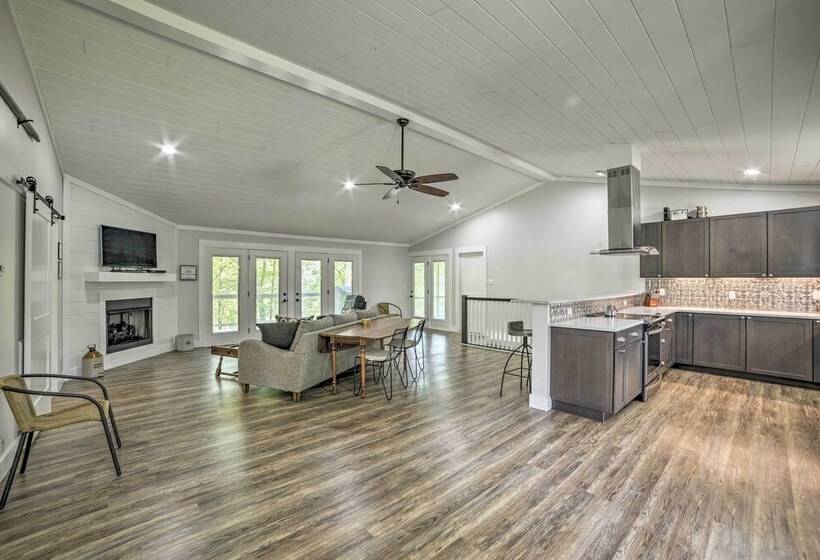 Lake Barkley Waterfront Home W/ Deck & Boat Dock!