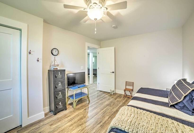 Lake Barkley Waterfront Home W/ Deck & Boat Dock!