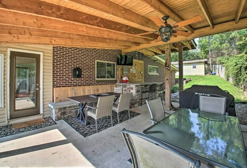 Kayaks, Dock: Waterfront Escape On Lake Hamilton!