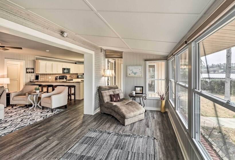 Kayaks, Dock: Waterfront Escape On Lake Hamilton!