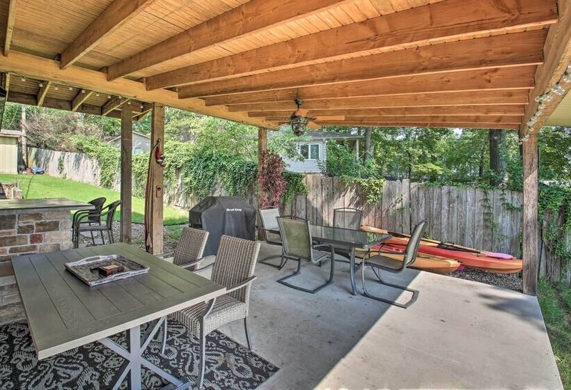 Kayaks, Dock: Waterfront Escape On Lake Hamilton!