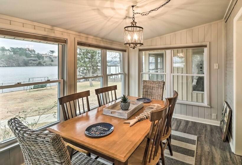 Kayaks, Dock: Waterfront Escape On Lake Hamilton!