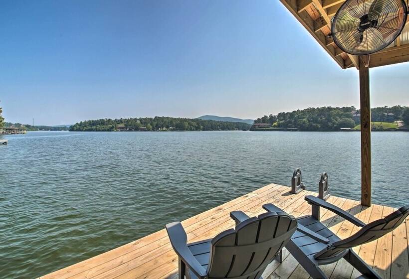 Kayaks, Dock: Waterfront Escape On Lake Hamilton!