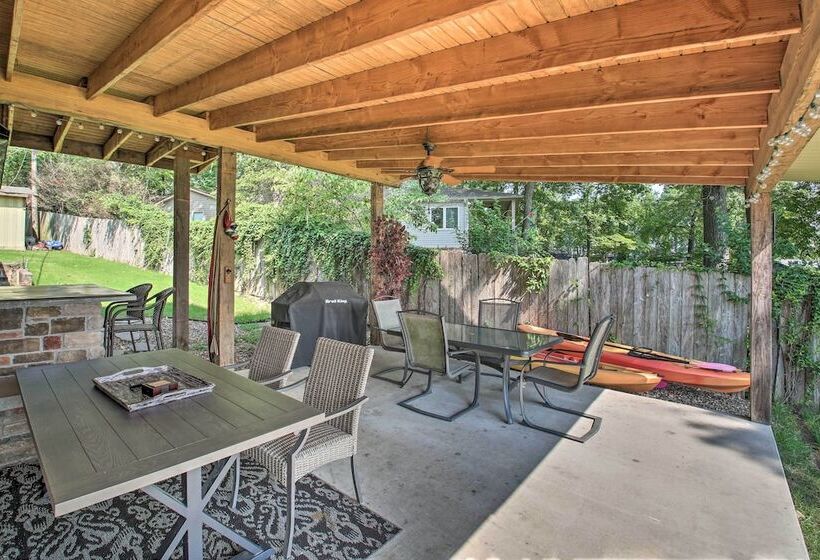 Kayaks, Dock: Waterfront Escape On Lake Hamilton!