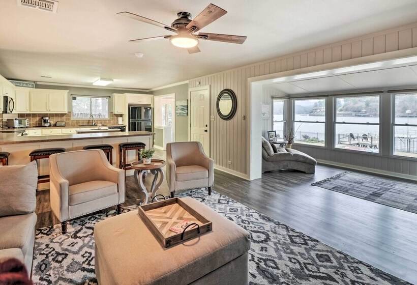 Kayaks, Dock: Waterfront Escape On Lake Hamilton!