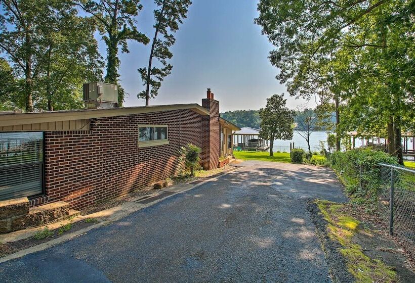 Kayaks, Dock: Waterfront Escape On Lake Hamilton!