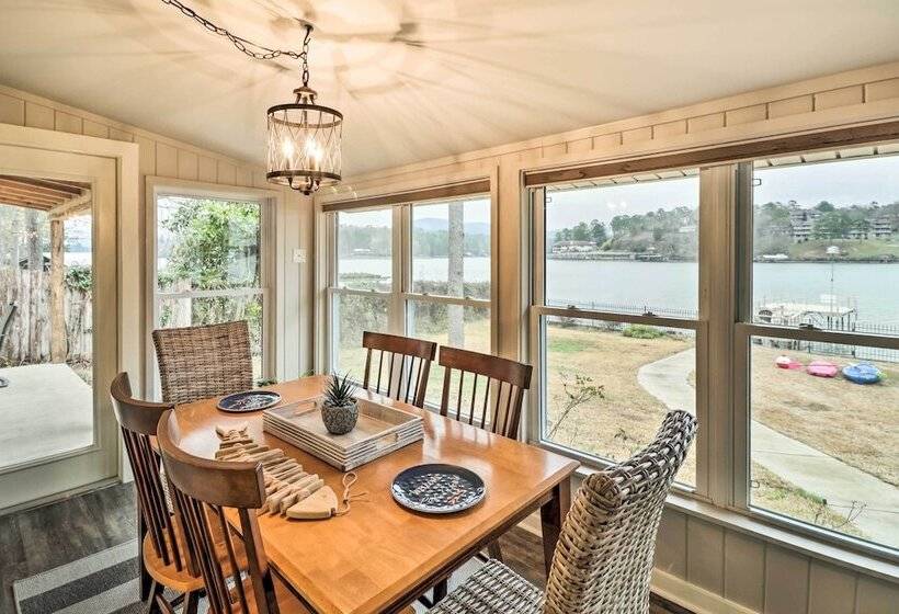 Kayaks, Dock: Waterfront Escape On Lake Hamilton!