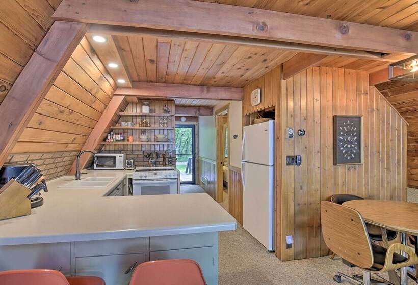 Lake Pepin Cottage W/ Decks + Private Beach!