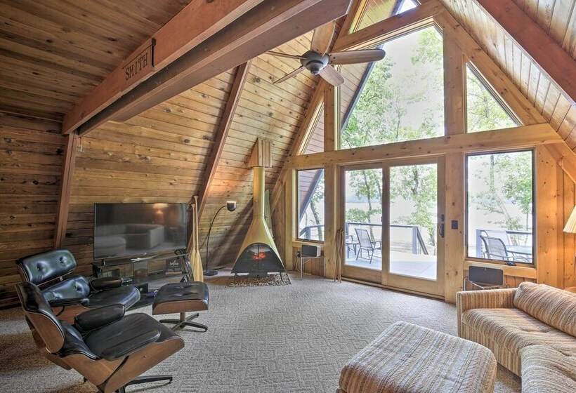 Lake Pepin Cottage W/ Decks + Private Beach!