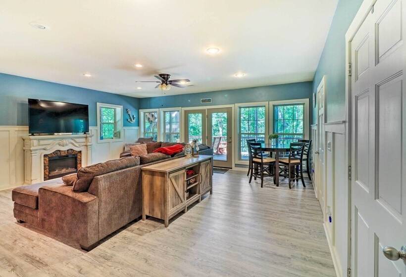 Lakefront Family Escape W/ Fire Pit & 2 Decks!