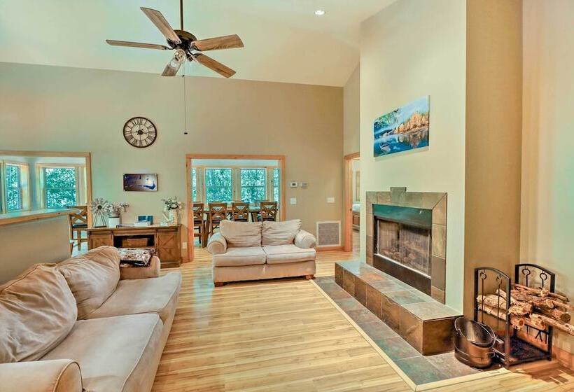 Lakefront Family Escape W/ Fire Pit & 2 Decks!