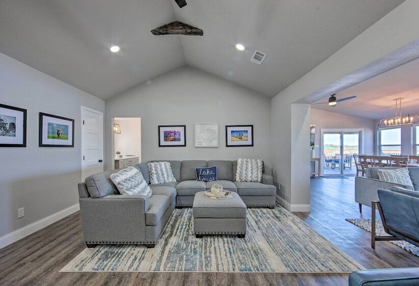 Lakefront Gun Barrel City Home W/ 5 Acres!