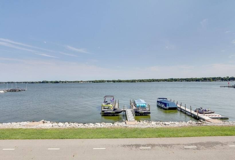 Lakefront Home W/ Rooftop Deck, Grill, Games!