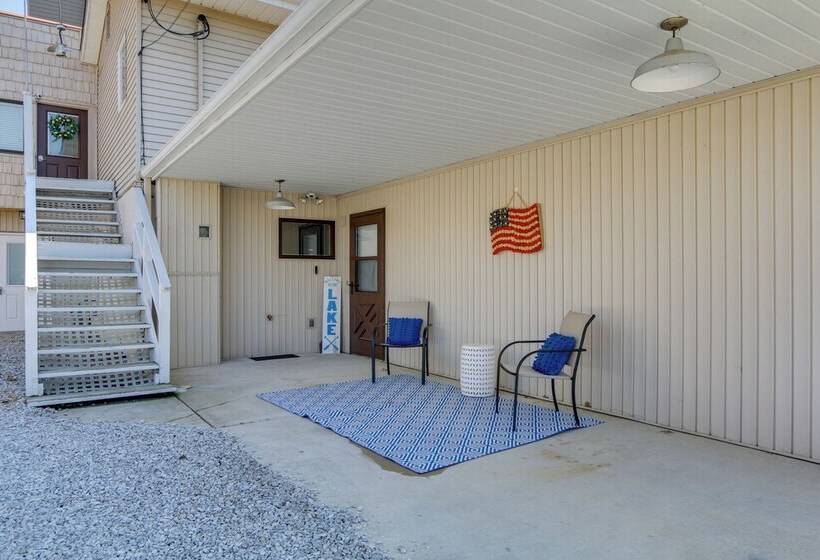 Lakefront Home W/ Rooftop Deck, Grill, Games!