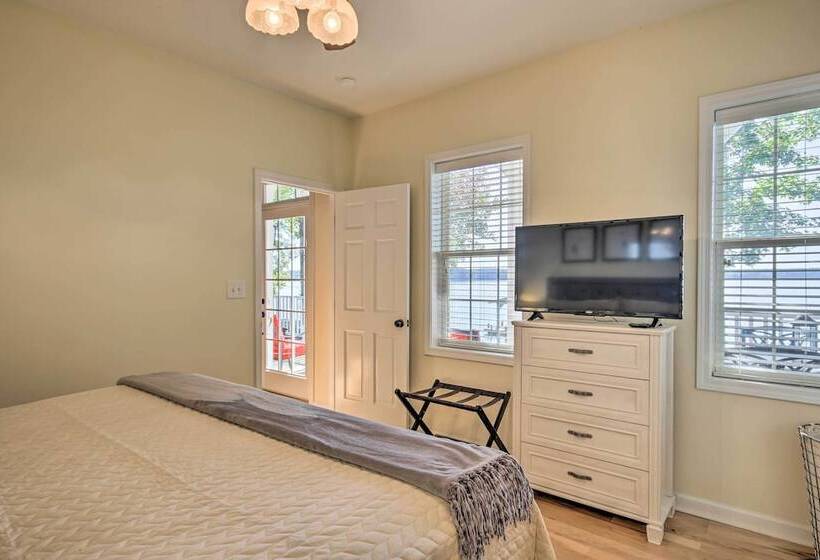 Lakefront Paradise W/ Fire Pit   Dogs Welcome!