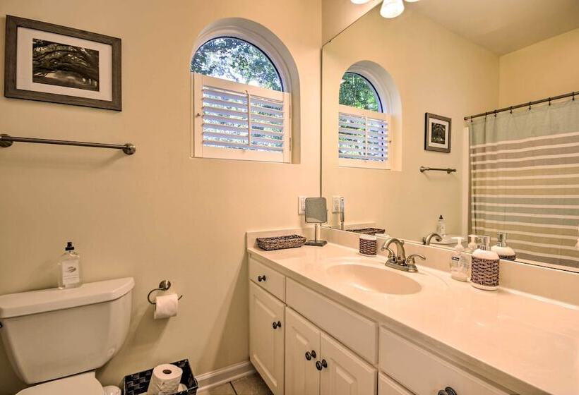 Lakefront Paradise W/ Fire Pit   Dogs Welcome!