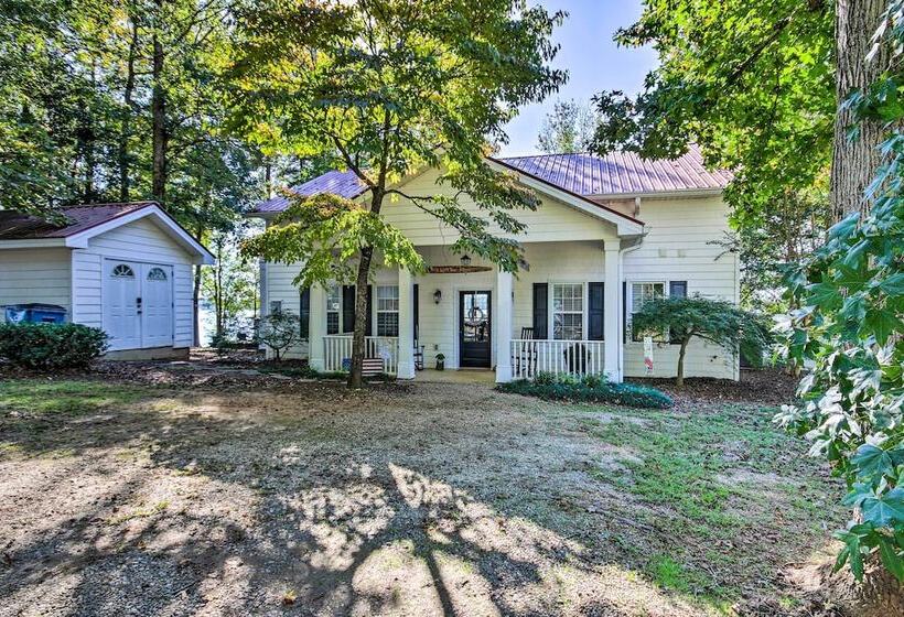 Lakefront Paradise W/ Fire Pit   Dogs Welcome!