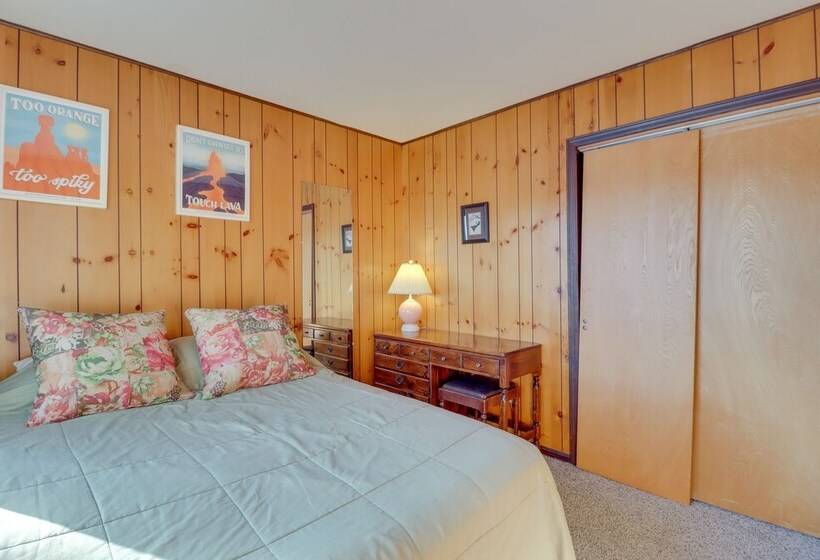 Near Skiing: Lakefront Gem W/ Kayaks In Long Pond