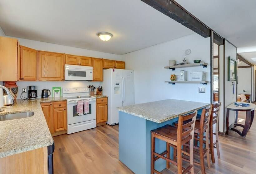 Near Skiing: Lakefront Gem W/ Kayaks In Long Pond