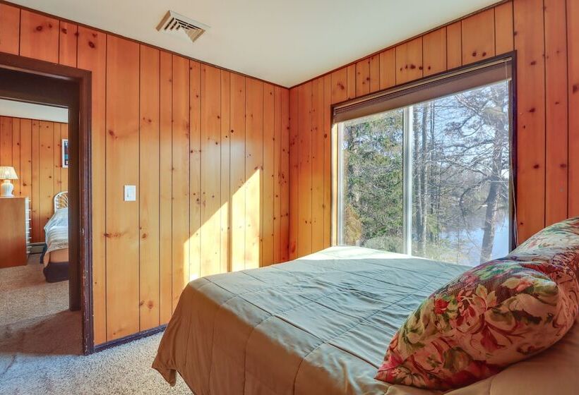 Near Skiing: Lakefront Gem W/ Kayaks In Long Pond