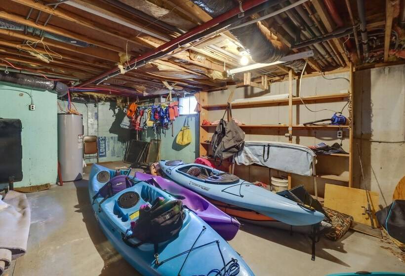 Near Skiing: Lakefront Gem W/ Kayaks In Long Pond