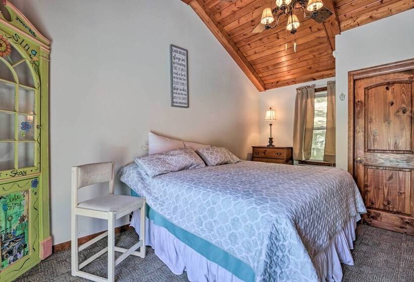 Lakefront Rocky Mount Cabin W/ Dock & Kayaks!