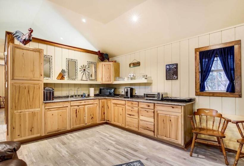 Lakehills Cabin With Fire Pit, Near Medina Lake!