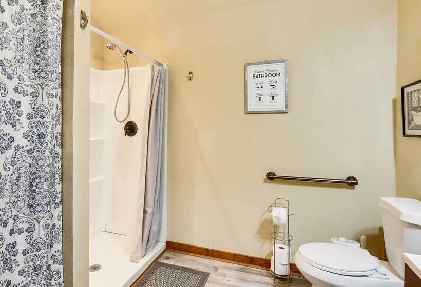 Lakehills Cabin With Fire Pit, Near Medina Lake!