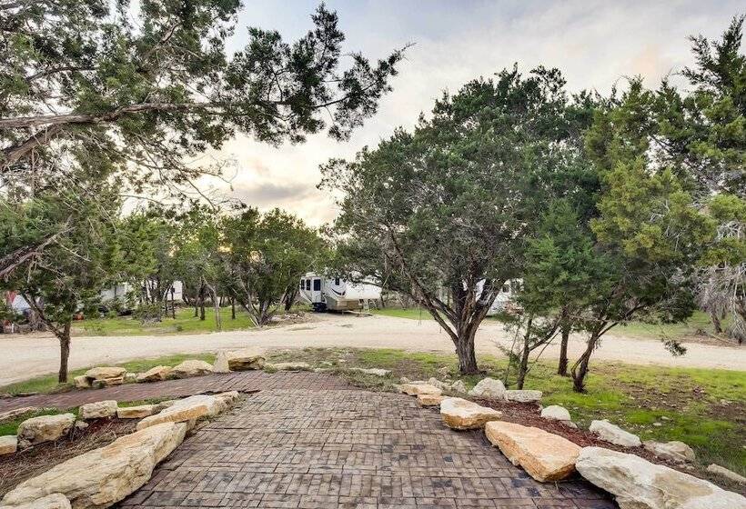 Lakehills Cabin With Fire Pit, Near Medina Lake!