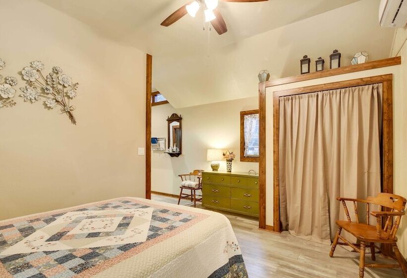 Lakehills Cabin With Fire Pit, Near Medina Lake!