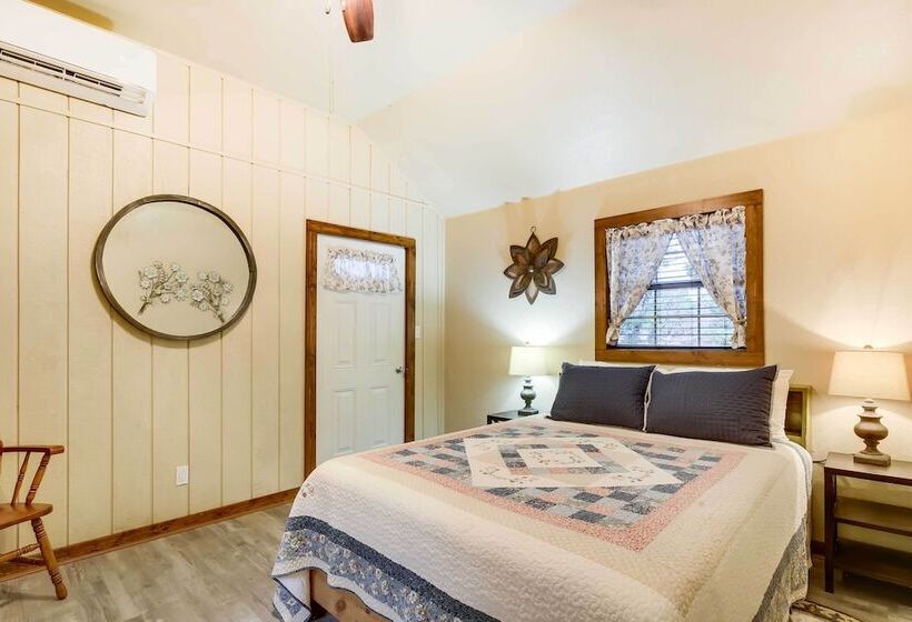 Lakehills Cabin With Fire Pit, Near Medina Lake!