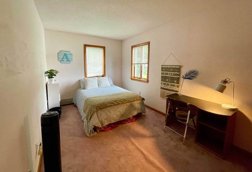 Lakeside Berkshires Home Near Hiking & Skiing!