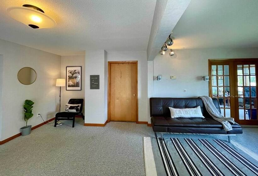 Lakeside Berkshires Home Near Hiking & Skiing!