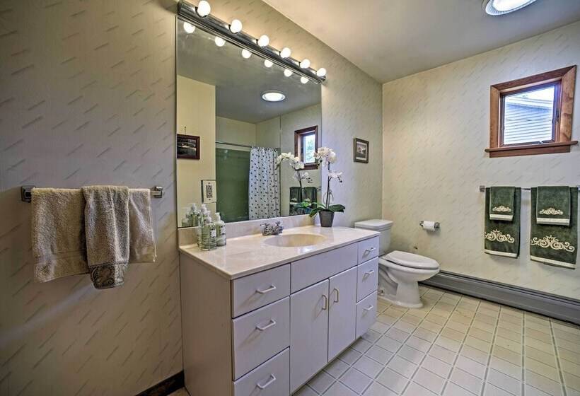 Lakeside Berkshires Home Near Hiking & Skiing!