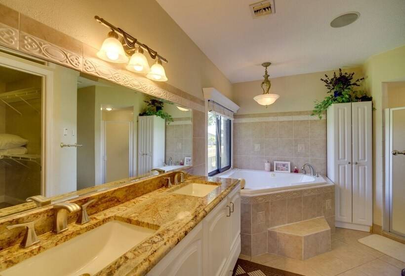 Lakewood Park Retreat On Fairway   4 Mi To Beach!