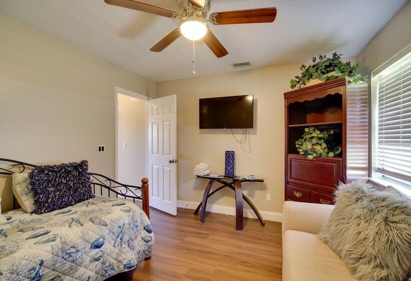 Lakewood Park Retreat On Fairway   4 Mi To Beach!