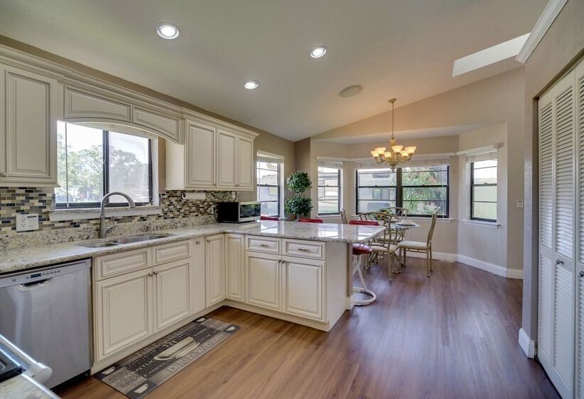 Lakewood Park Retreat On Fairway   4 Mi To Beach!