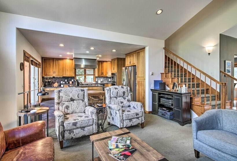 Large Home W/ Patio & Yard, 2 Mi To Downtown