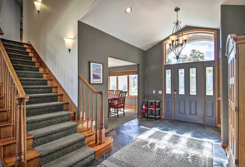 Large Home W/ Patio & Yard, 2 Mi To Downtown