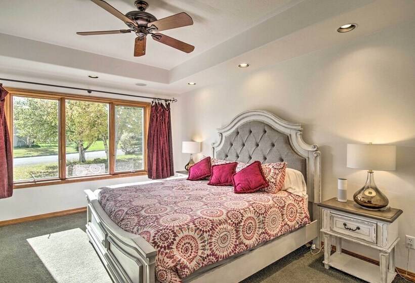 Large Home W/ Patio & Yard, 2 Mi To Downtown