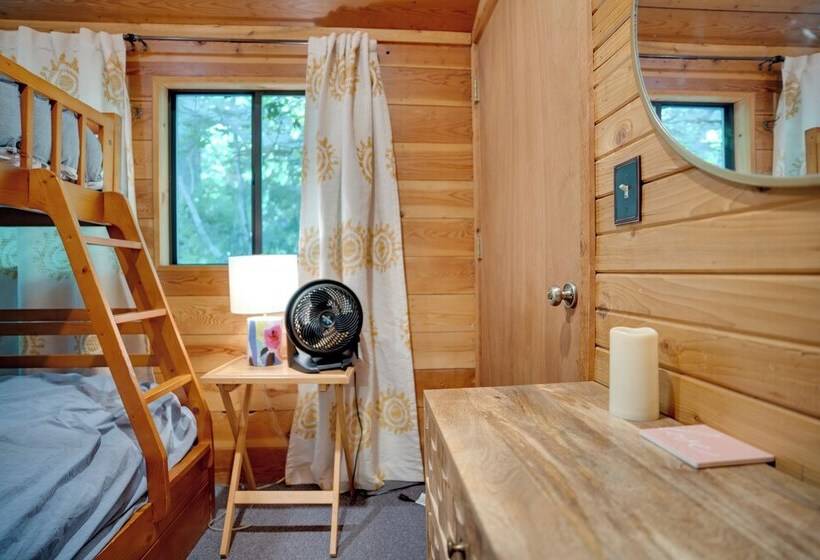 Leavenworth Cabin W/ Private Hot Tub!