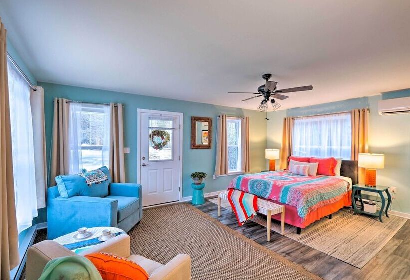 Rural Location, Fire Pit: Brodheadsville Cottage