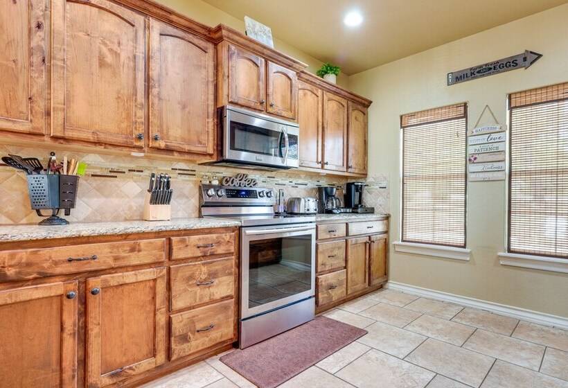 Lodge At Rocky Creek  W/ Private Hot Tub & Yard!