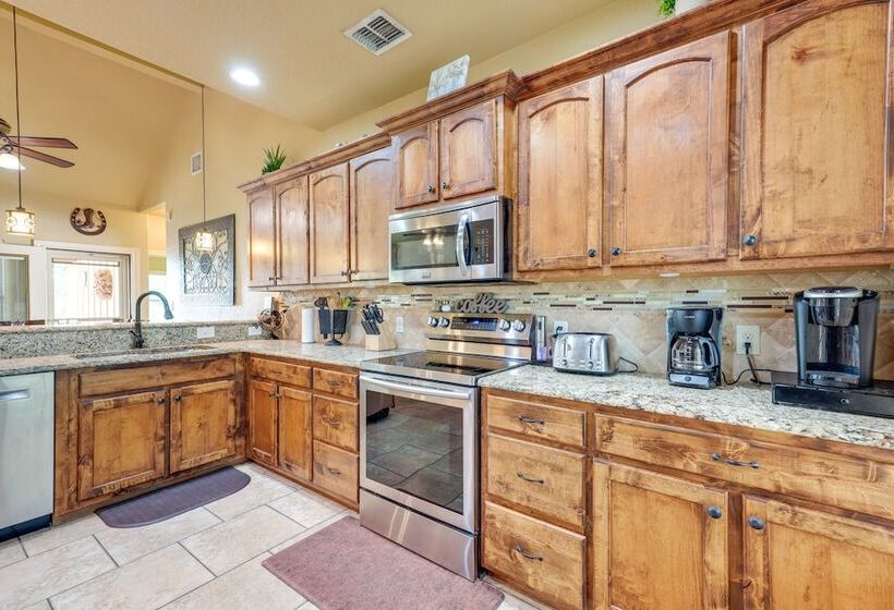 Lodge At Rocky Creek  W/ Private Hot Tub & Yard!